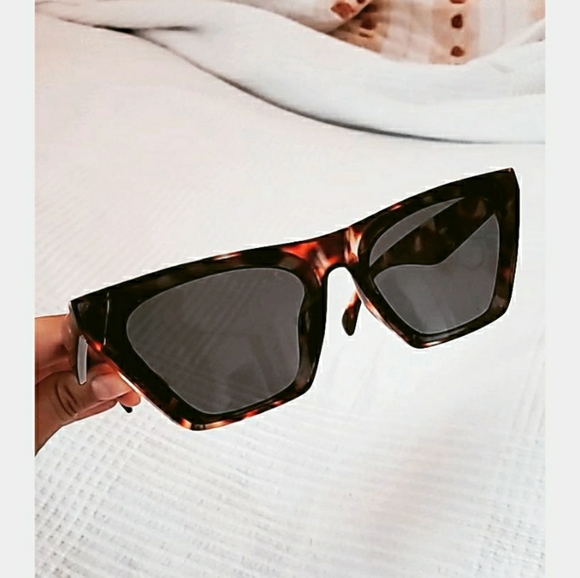 Accessories - Tortoise sunglasses